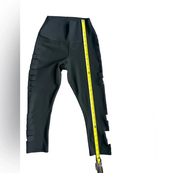 Alo Yoga Women's High Waist Slice Capri - Picture 8 of 9